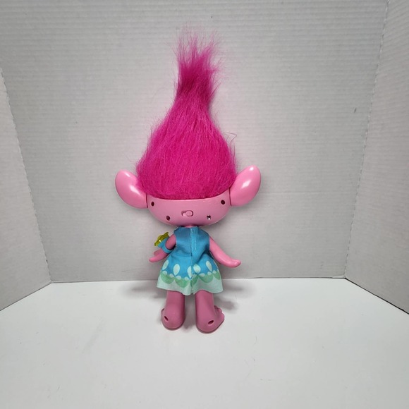 Troll Doll Hug Time Poppy 14" Talking / Light Up - Hasbro - 2015 - Dreamworks - Picture 5 of 14